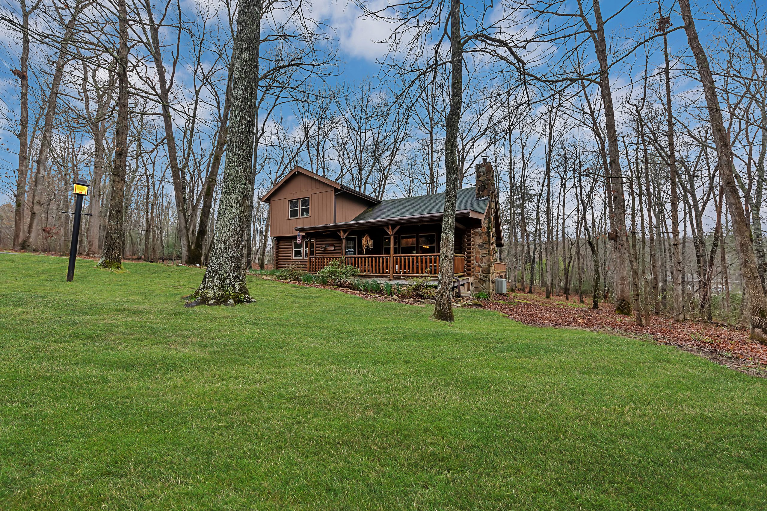 195 Lakeshire Drive - Photo 2