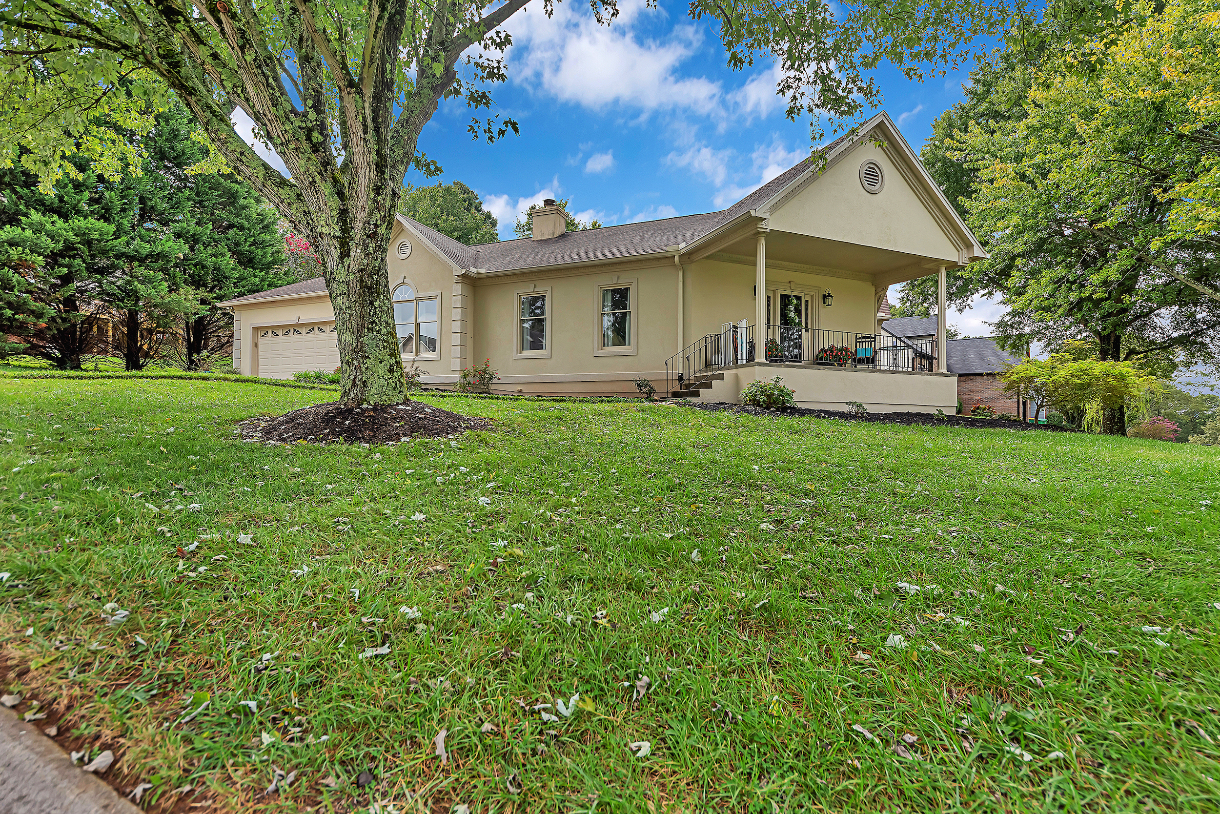 1100 Whately Way - Photo 3
