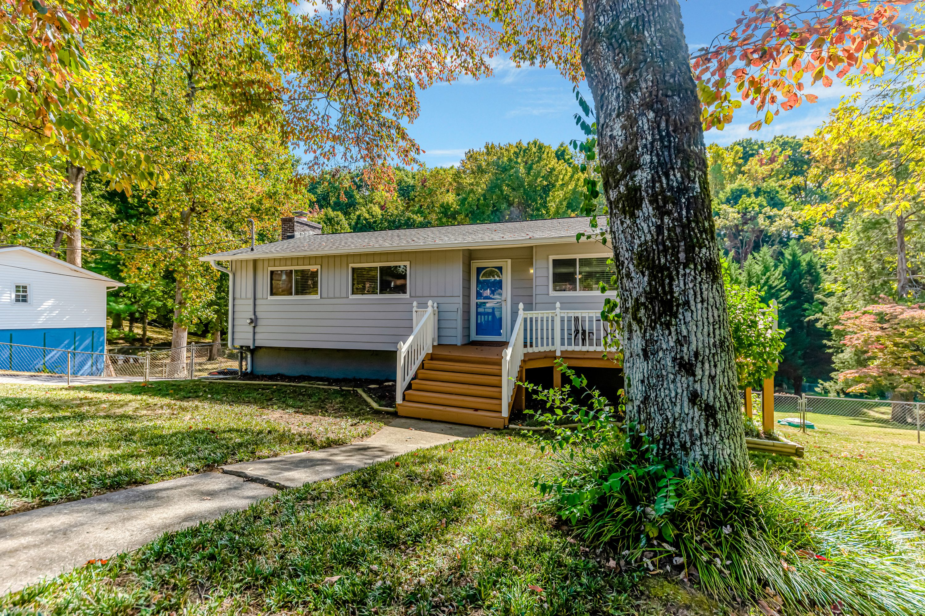 605 S Gallaher View Rd Knoxville, TN 37919 - Photo 2