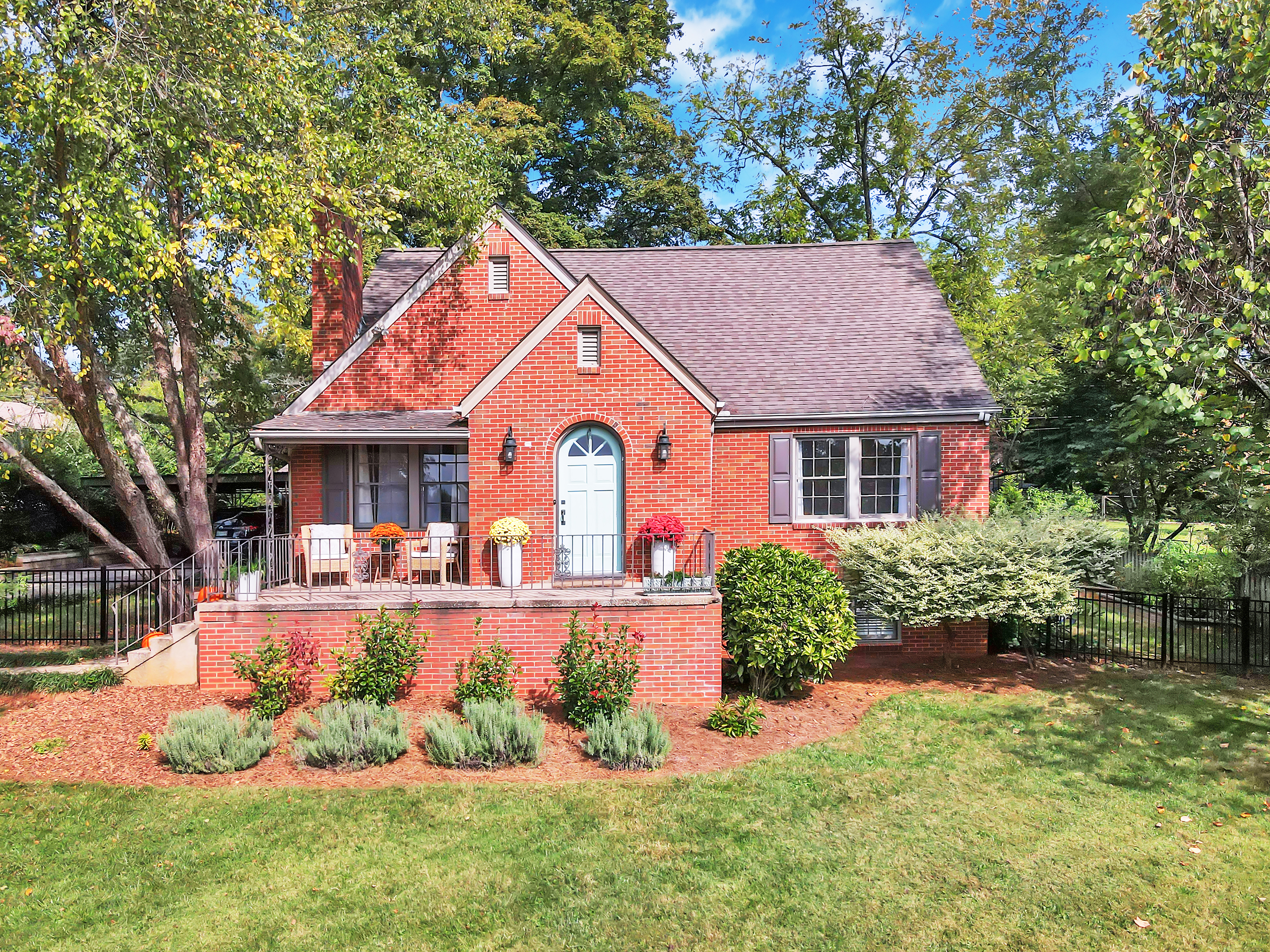 3709 Mayfield Drive Knoxville, TN 37918 - Photo 3